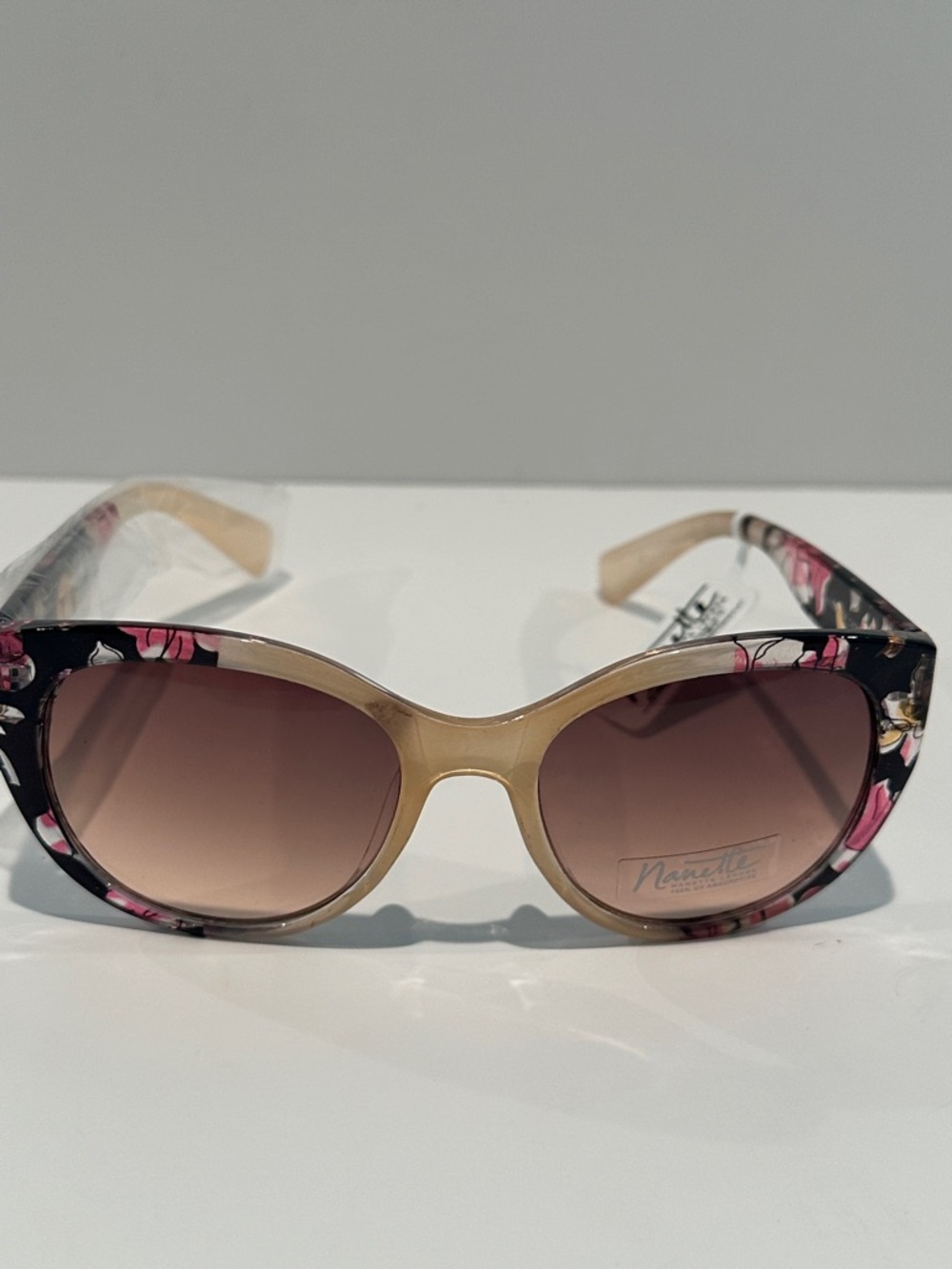 NWT Nanette Lepore Floral Frame Brown Gradient Lense Sunglasses.